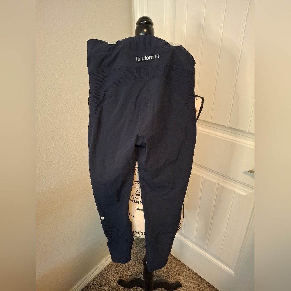 Rare Lululemon Sz 6